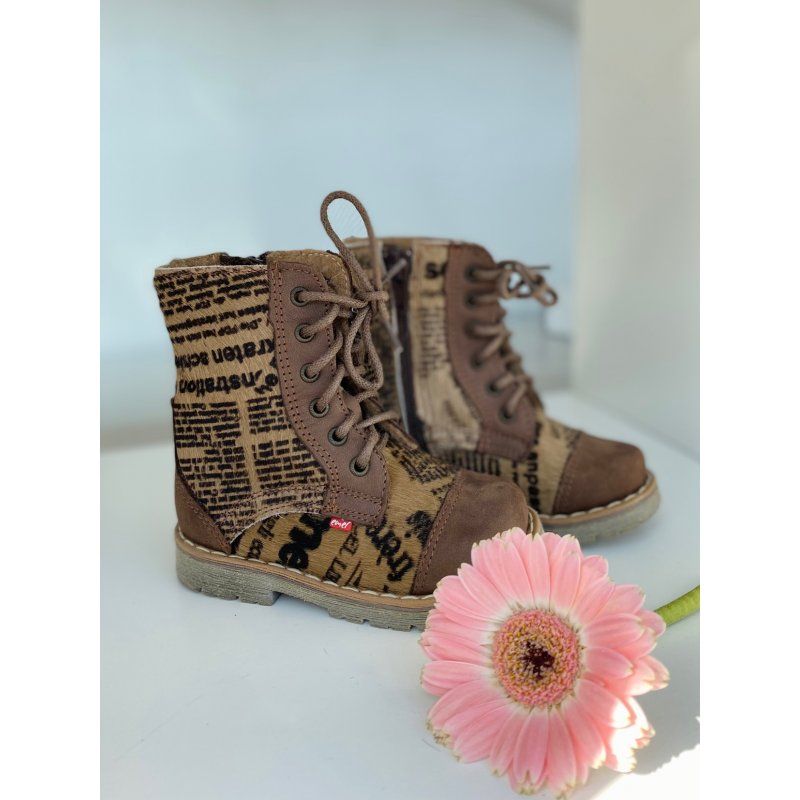 Trzewiki brązowe z grafiką gazety E2537 Emel - 1
