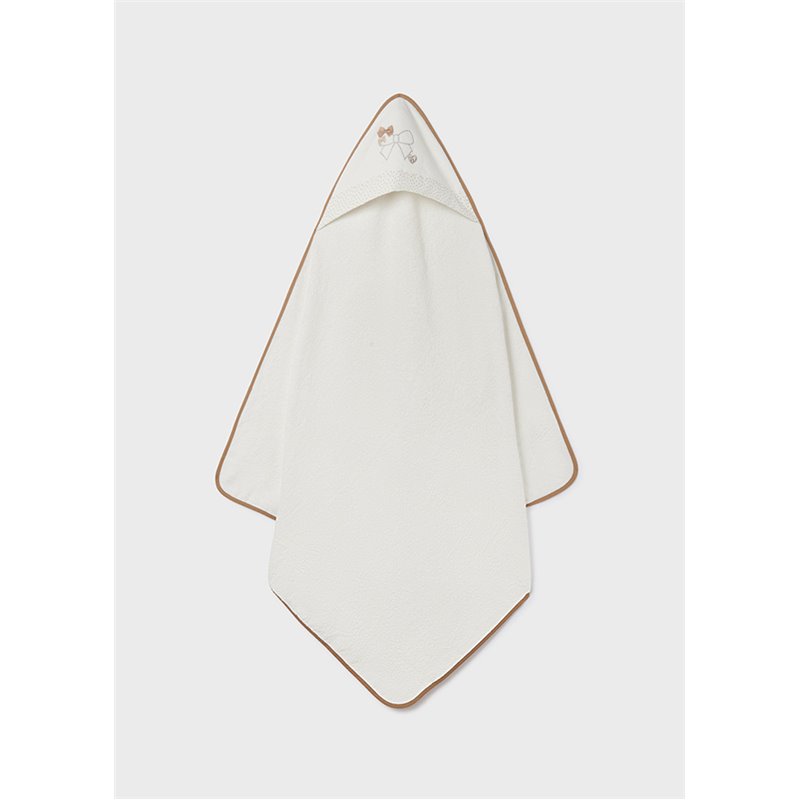 Mayoral Ręcznik kremowo-karmelowy z haftem dla niemowlęcia 9225 col. 36