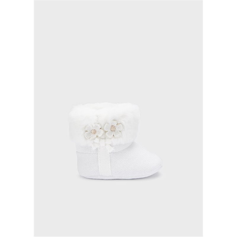 Mayoral Buty kremowe z futerkiem dla noworodka 9567 col. 40